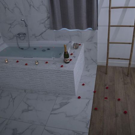 Апартаменты Triplex 110 M2 Centre Historique Avec Jacuzzi Динан Экстерьер фото