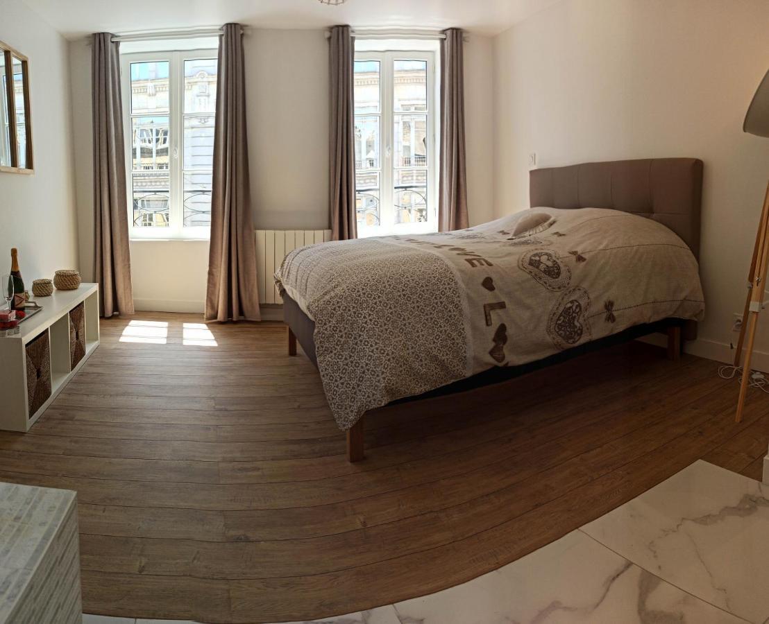 Апартаменты Triplex 110 M2 Centre Historique Avec Jacuzzi Динан Экстерьер фото