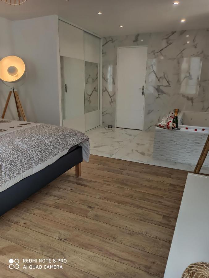Апартаменты Triplex 110 M2 Centre Historique Avec Jacuzzi Динан Экстерьер фото