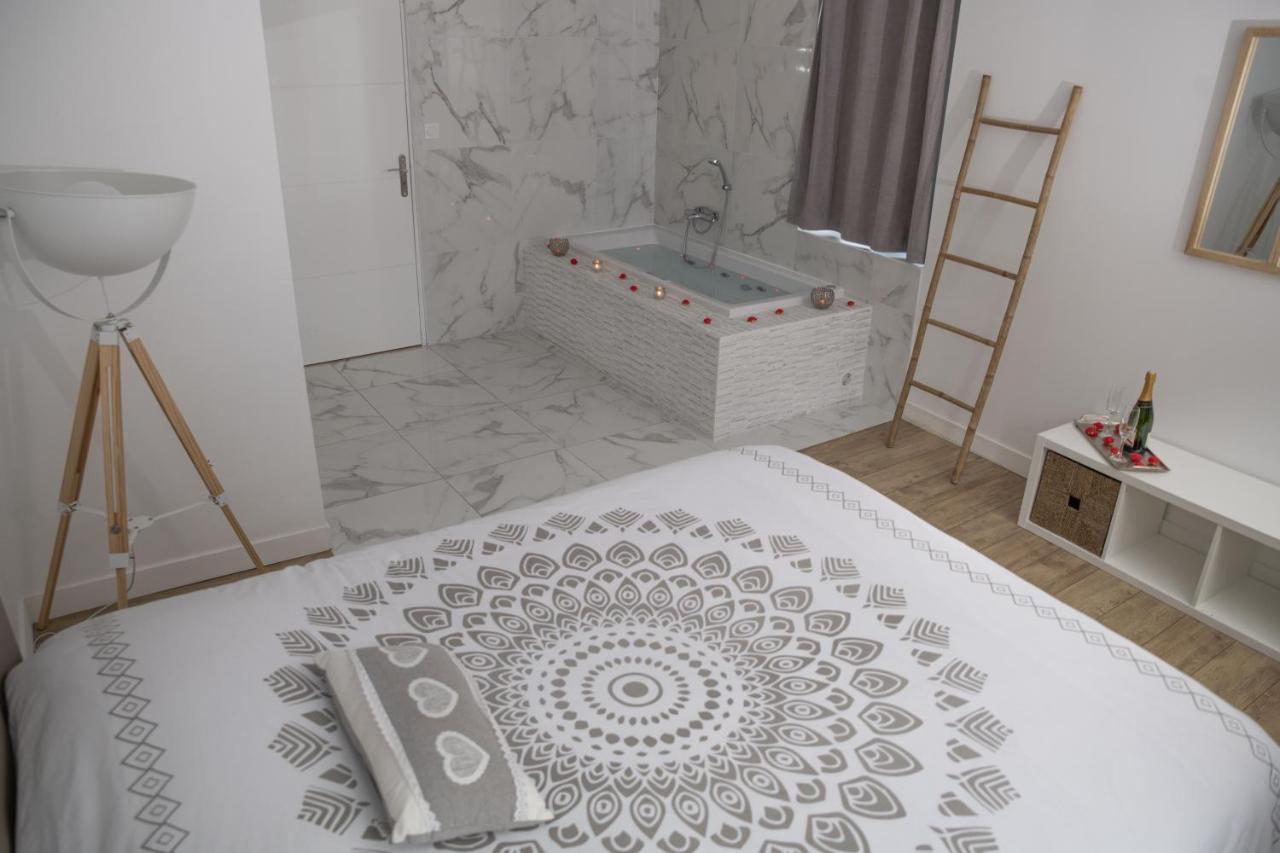 Апартаменты Triplex 110 M2 Centre Historique Avec Jacuzzi Динан Экстерьер фото