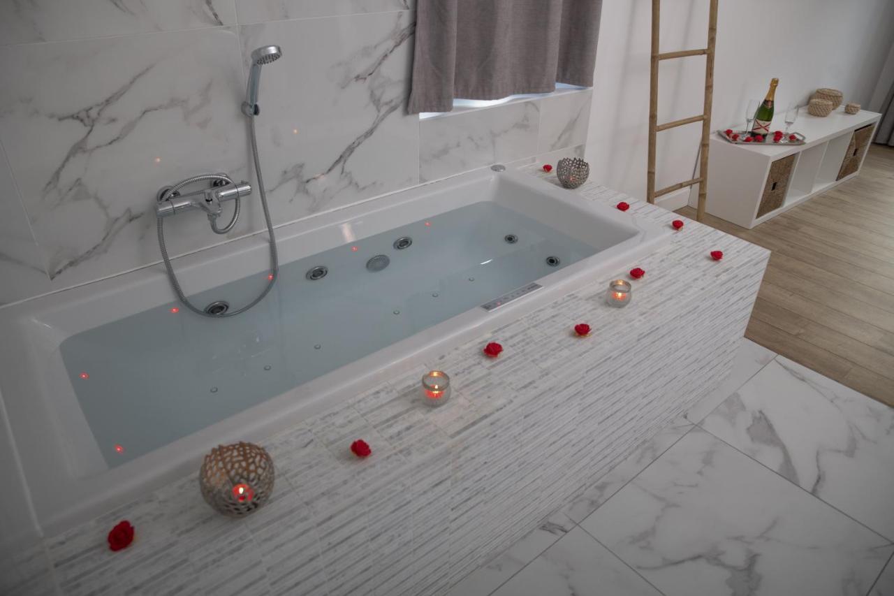 Апартаменты Triplex 110 M2 Centre Historique Avec Jacuzzi Динан Экстерьер фото